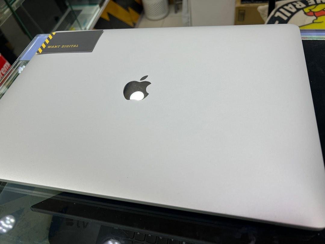 99 New MacBook Pro 15 2018 5