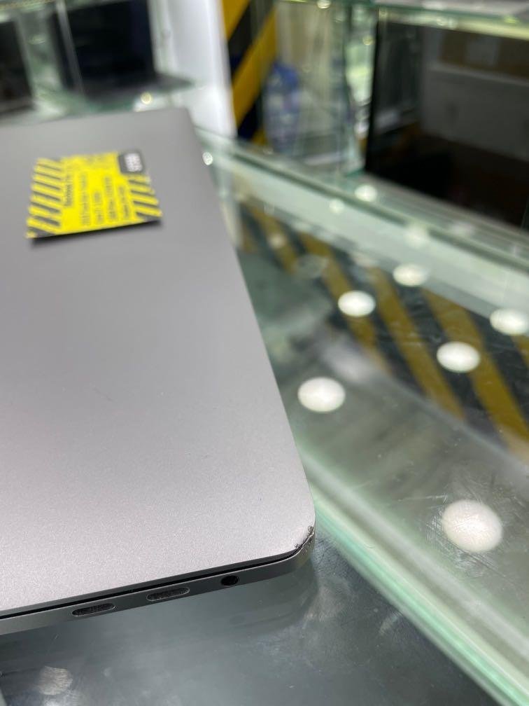 MacBook Pro 15 2018 512GB 90 New 06
