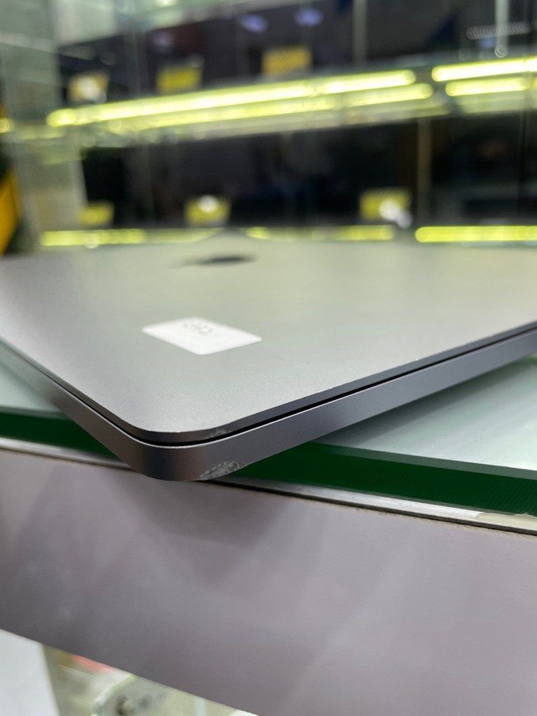 產品品牌 Apple 型號 MacBook Pro 記憶體 8.0GB 固定硬盤GB 512.0GB MacBook Pro 13吋 2017 Retina display Core i5 2.3GHz 8GB Ram 512GB SSD 無盒，跟原廠充電器 1